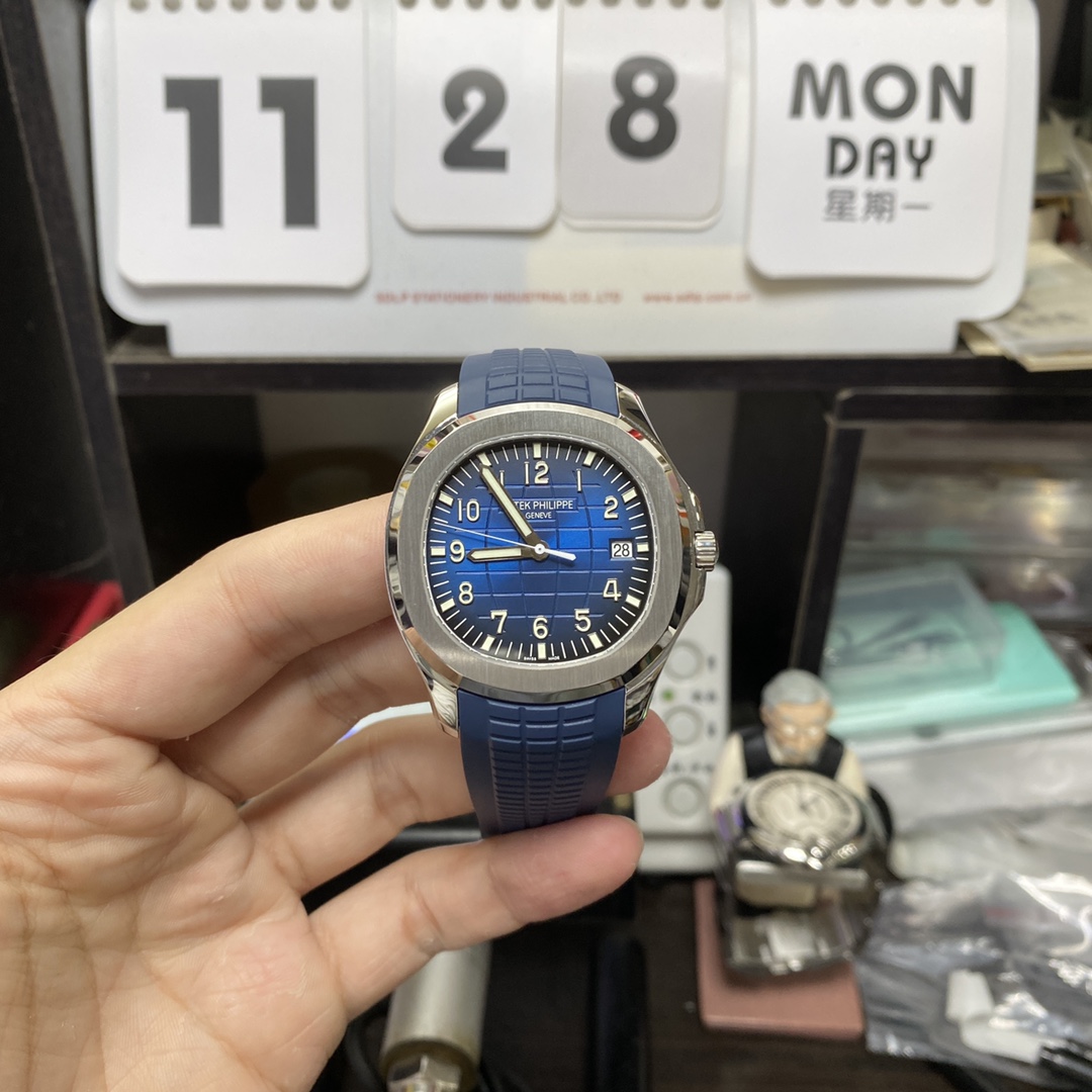 Patek Philippe Aquanaut Series 5168G-001, Gradient Blue Dial Blue Rubber Strap, 42.2mm Size.