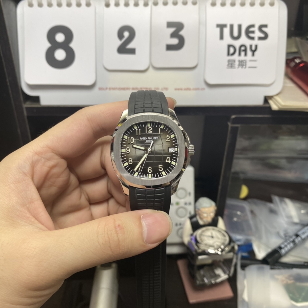 Patek Philippe Aquanaut Series 5167A-001, Black Dial Steel Case Black Rubber Strap, 40mm Size.