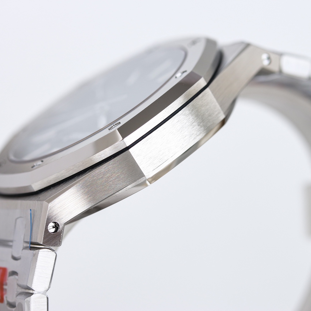 Audemars Piguet Royal Oak Series 15510ST.OO.1320ST.09 Watch 41mm