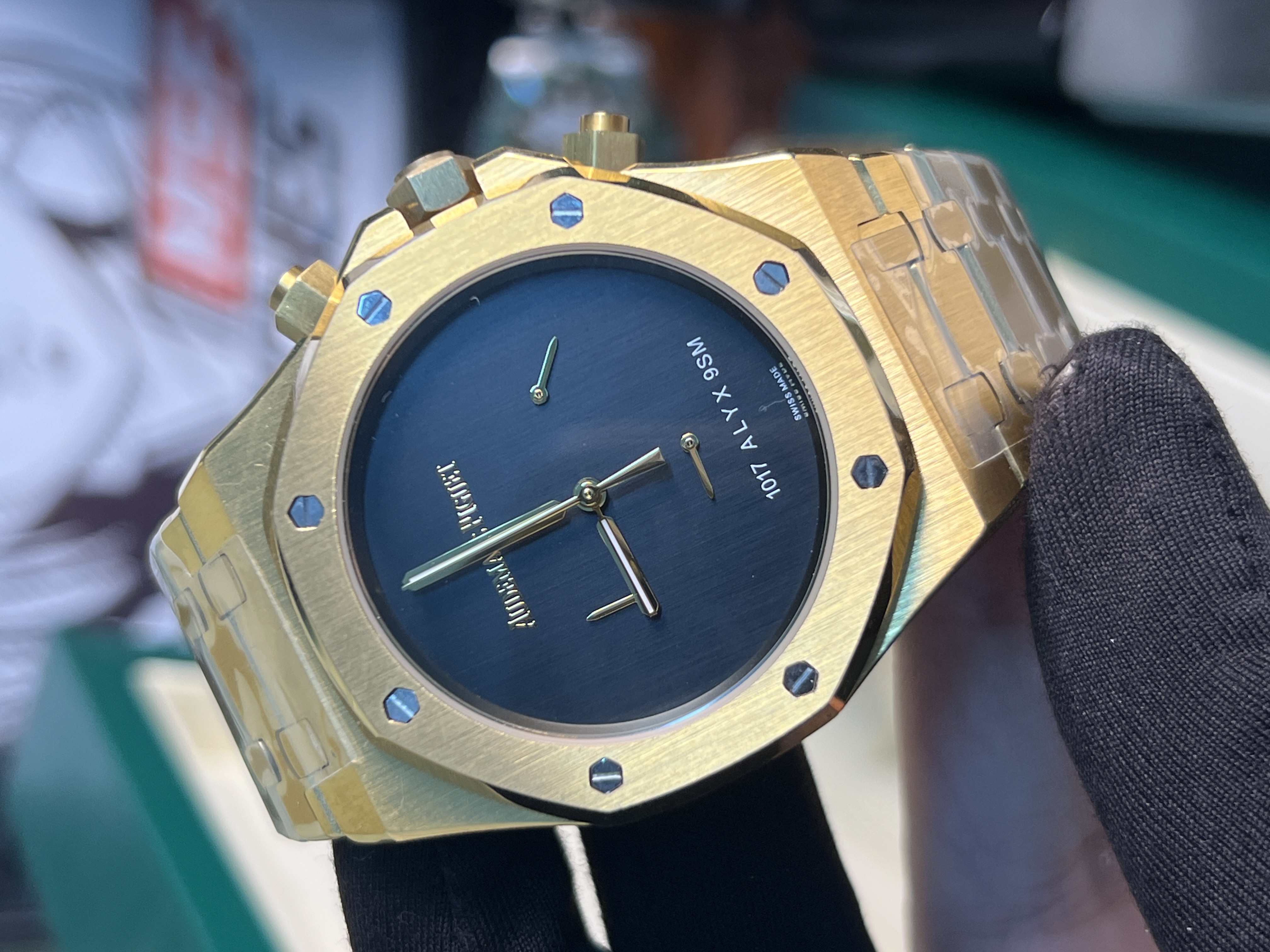 Audemars Piguet Royal Oak Series 26240BA.OO.1320BA.01 Black Dial 41mm